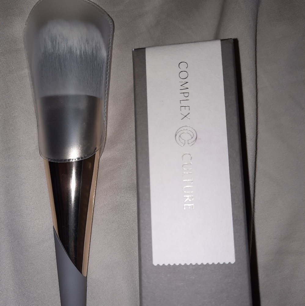 Complex Culture Bronzer Brush